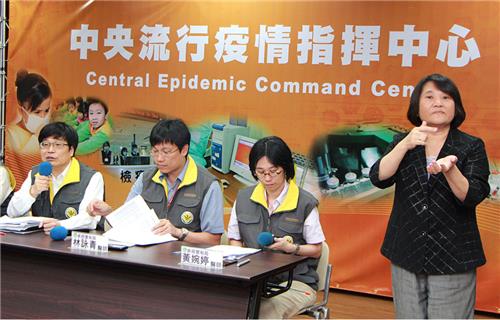 指揮中心持續推動傳統市場禁止違法宰殺、陳列/展示/販售活禽政策，籲請國人共同支持與配合