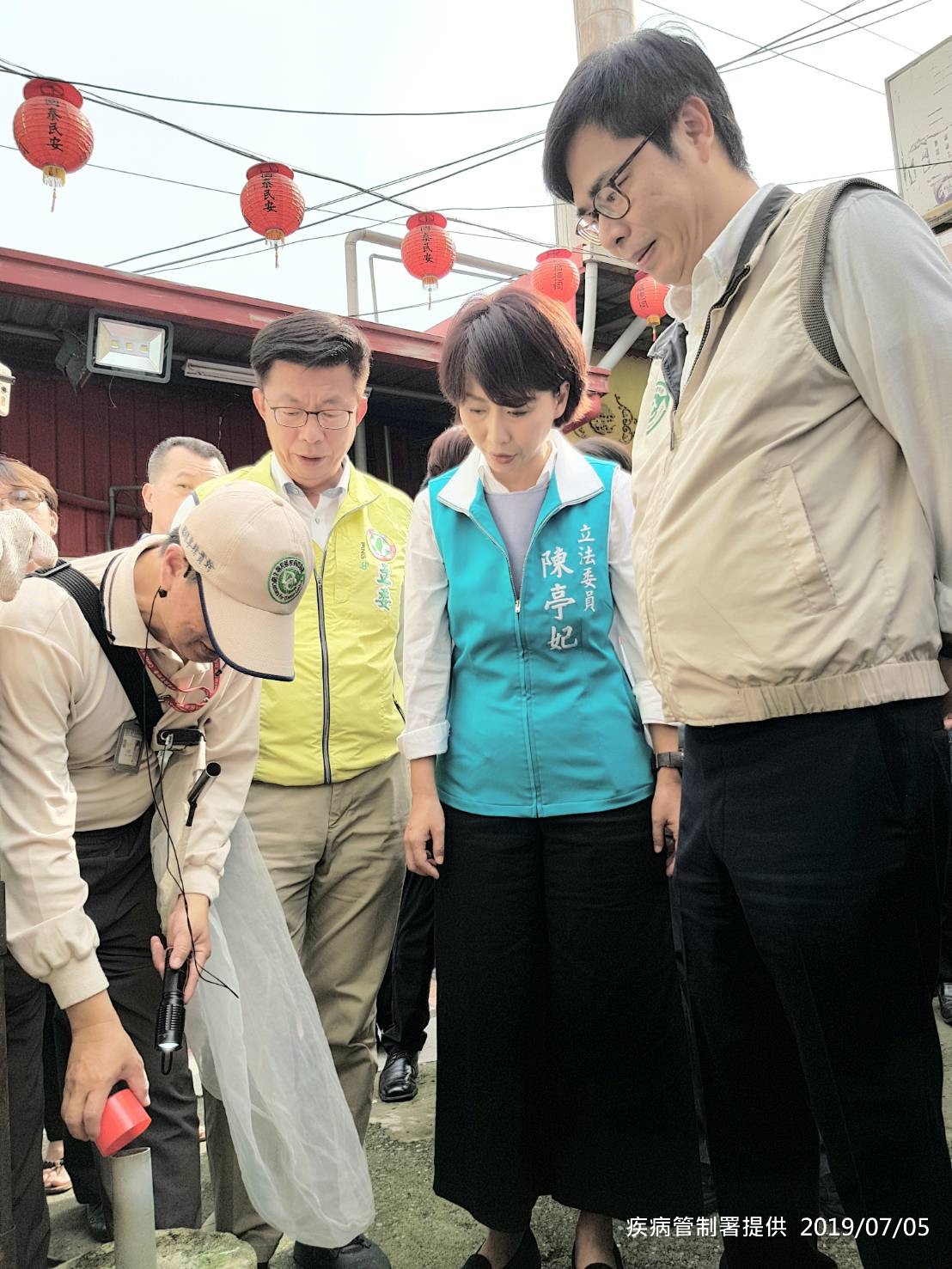 圖2-行政院陳其邁副院長實地走訪台南市中西區瞭解登革熱防治情形