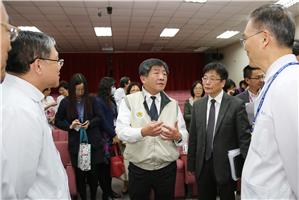 衛福部陳時中部長赴聯合醫院視察流感群聚因應情形，並指示持續落實院內感控措施